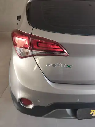 HYUNDAI-HB20X-2016