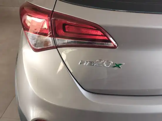HYUNDAI-HB20X-1.6 16V PREMIUM FLEX 4P AUTOMÁTICO HYUNDAI-HB20X-2016