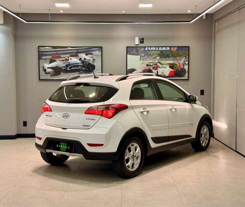 HYUNDAI-HB20X-2015