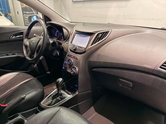 HYUNDAI-HB20X-2015