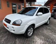 HYUNDAI TUCSON 2.0 MPFI GLS 16V 143CV 2WD FLEX 4P AUTOMÁTICO HYUNDAI TUCSON 2.0 MPFI GLS 16V 143CV 2WD FLEX 4P AUTOMÁTICO