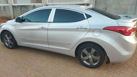 HYUNDAI-ELANTRA-2012