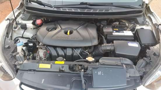 HYUNDAI-ELANTRA-2012