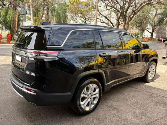 JEEP-COMMANDER-2024