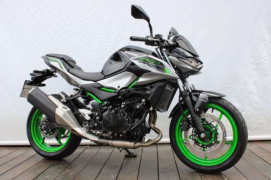 KAWASAKI-Z500 SE-2025
