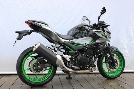 KAWASAKI-Z500 SE-2025