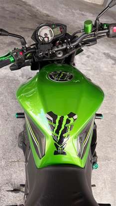 KAWASAKI-Z-750-2011