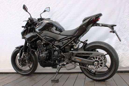 KAWASAKI-Z900-2026