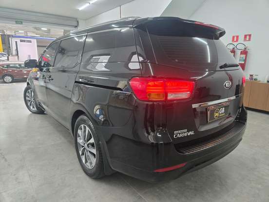 KIA-CARNIVAL-2016