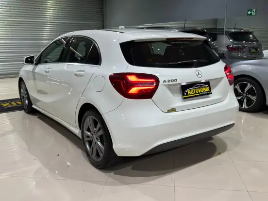 MERCEDES-BENZ-A 200-2017