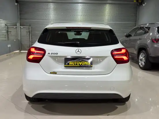 MERCEDES-BENZ-A 200-2017