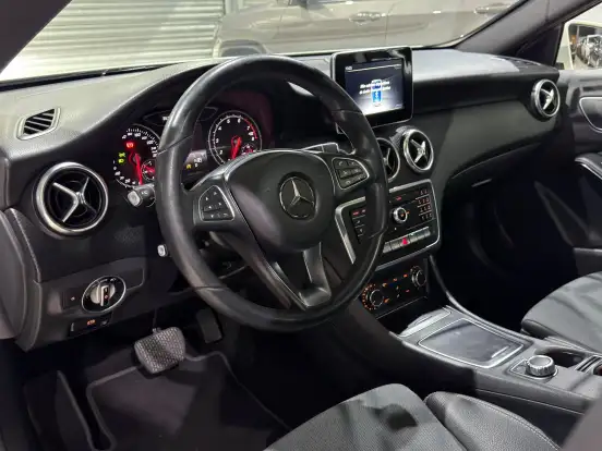 MERCEDES-BENZ-A 200-2017