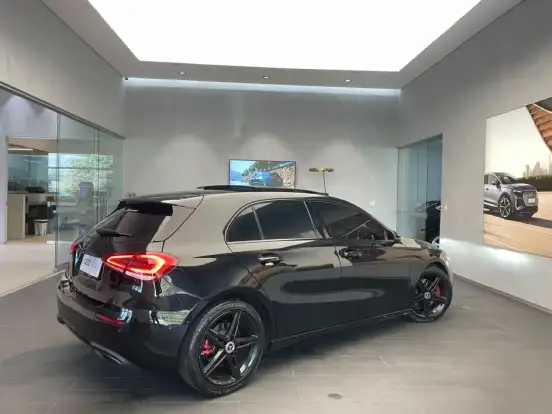MERCEDES-BENZ-A 250-2019