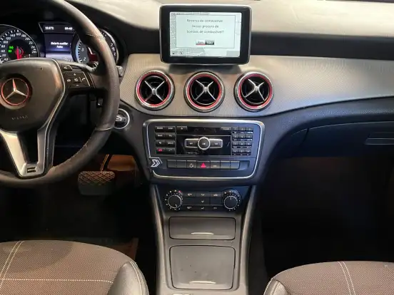 MERCEDES-BENZ-CLA 200-2013