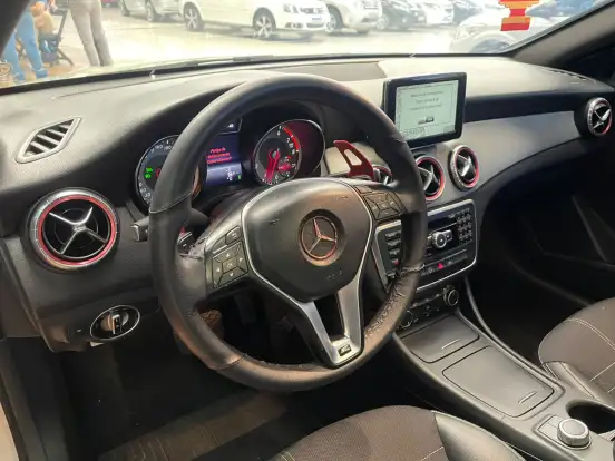 MERCEDES-BENZ-CLA 200-2013