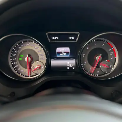 MERCEDES-BENZ-CLA 200-2015