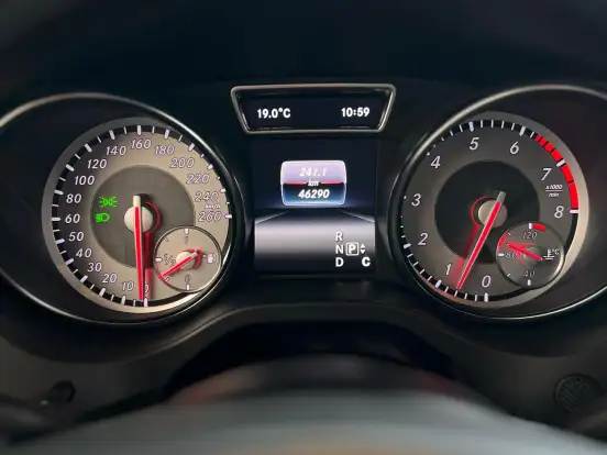 MERCEDES-BENZ-CLA 200-1.6 VISION 16V FLEX 4P AUTOMÁTICO MERCEDES-BENZ-CLA 200-2015