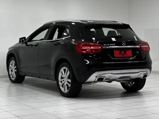 MERCEDES-BENZ-GLA 200-1.6 CGI ADVANCE 16V TURBO FLEX 4P AUTOMÁTICO MERCEDES-BENZ-GLA 200-2015