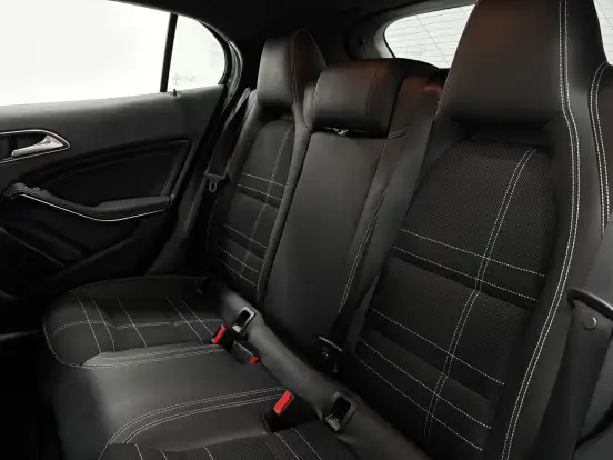 MERCEDES-BENZ-GLA 200-2015