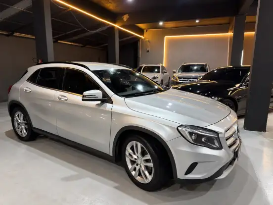 MERCEDES-BENZ-GLA 200-2015