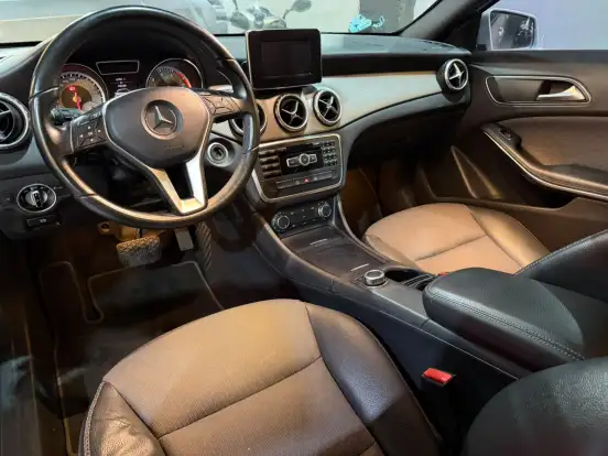 MERCEDES-BENZ-GLA 200-2015
