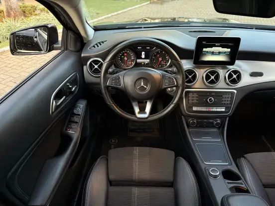 MERCEDES-BENZ-GLA 200-2018