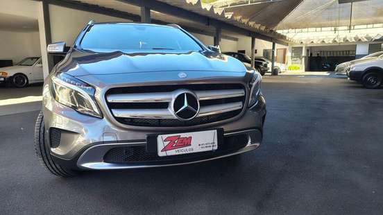 MERCEDES-BENZ-GLA 200-2015