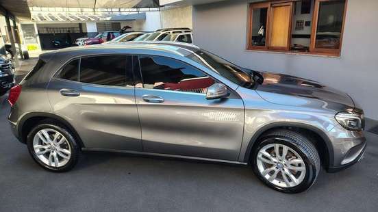 MERCEDES-BENZ-GLA 200-2015