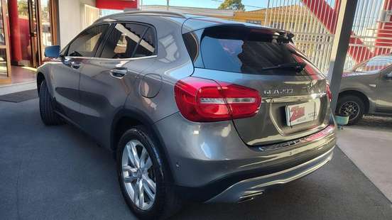MERCEDES-BENZ-GLA 200-2015