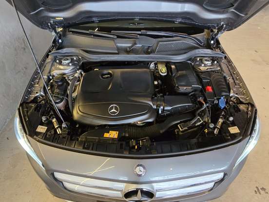MERCEDES-BENZ-GLA 200-2017