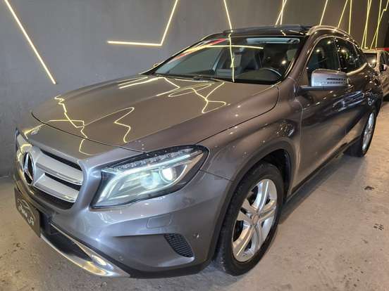 MERCEDES-BENZ-GLA 200-2017