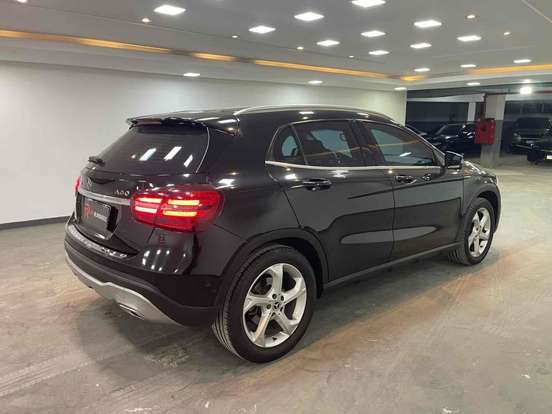 MERCEDES-BENZ-GLA 200-2019