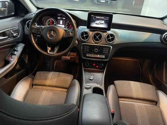 MERCEDES-BENZ-GLA 200-2019