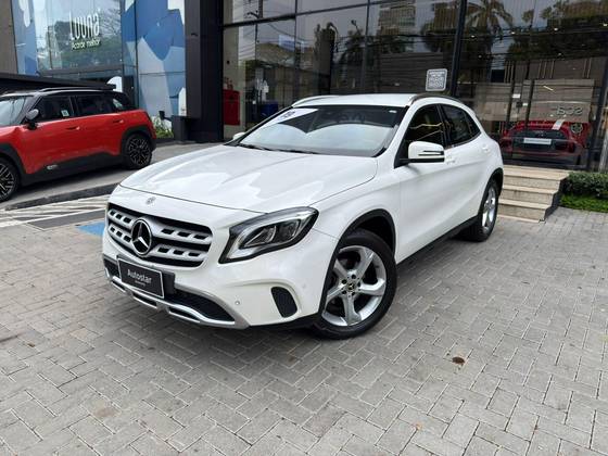 Mercedes-Benz GLA 200 1.6 CGI Flex Advance 7G-DCT