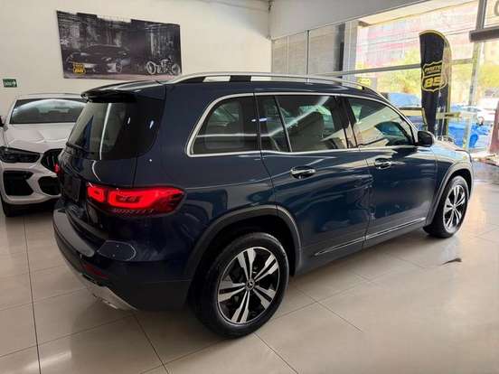 MERCEDES-BENZ-GLB 200-2021