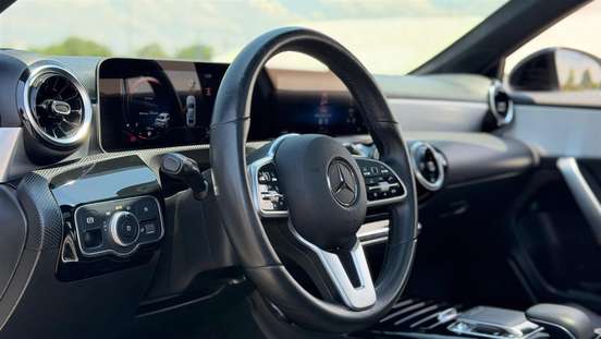 MERCEDES-BENZ-A 200-2019