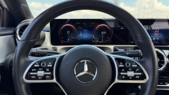 MERCEDES-BENZ-A 200-2019