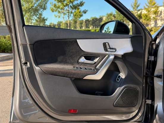 MERCEDES-BENZ-A 35 AMG-2022