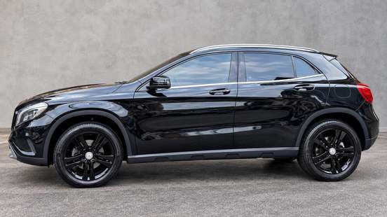 MERCEDES-BENZ-GLA 200-2017