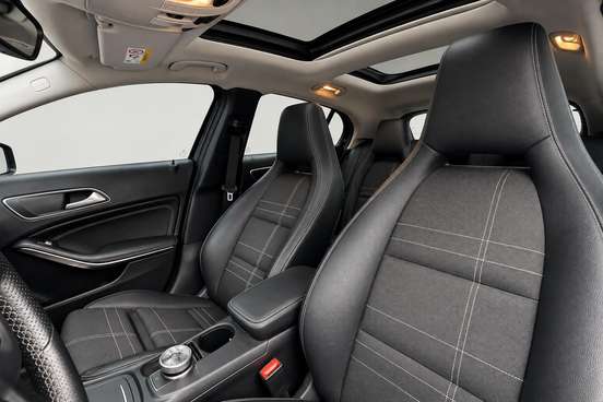 MERCEDES-BENZ-GLA 200-2017