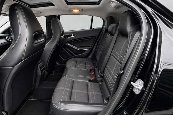 MERCEDES-BENZ-GLA 200-2017