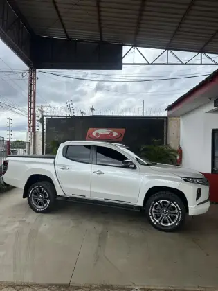 MITSUBISHI L200 TRITON 2.4 16V TURBO DIESEL SPORT HPE-S CD 4P 4X4 AUTOMÁTICO