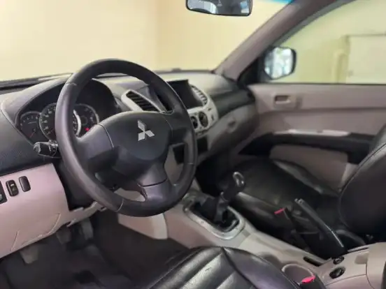 MITSUBISHI-L200 TRITON-2.4 HLS 4X2 CD 16V FLEX 4P MANUAL MITSUBISHI-L200 TRITON-2013