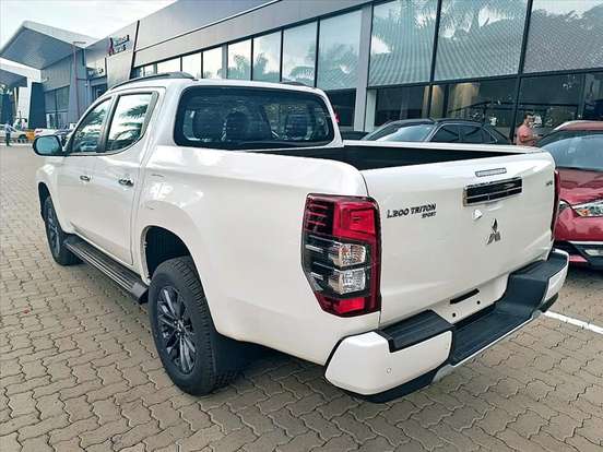 MITSUBISHI-L200 TRITON-2024