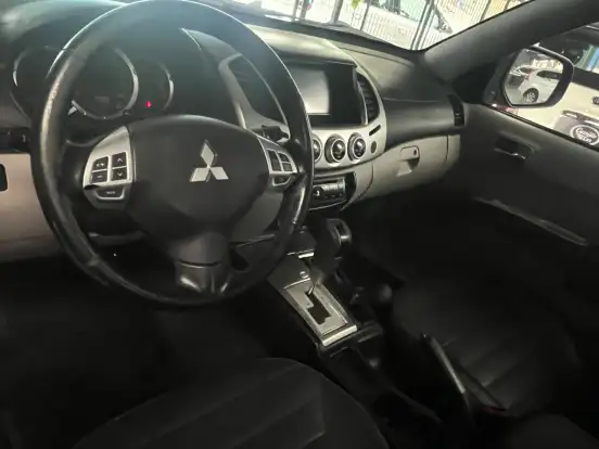 MITSUBISHI-L200 TRITON-3.5 HPE 4X4 CD V6 24V FLEX 4P AUTOMÁTICO MITSUBISHI-L200 TRITON-2014