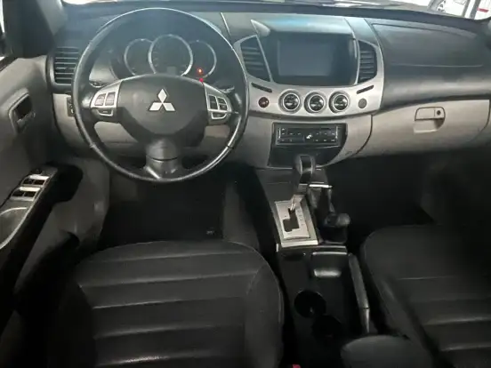 MITSUBISHI-L200 TRITON-3.5 HPE 4X4 CD V6 24V FLEX 4P AUTOMÁTICO MITSUBISHI-L200 TRITON-2014
