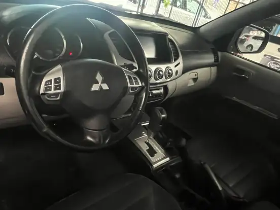 MITSUBISHI-L200 TRITON-3.5 HPE 4X4 CD V6 24V FLEX 4P AUTOMÁTICO MITSUBISHI-L200 TRITON-2014
