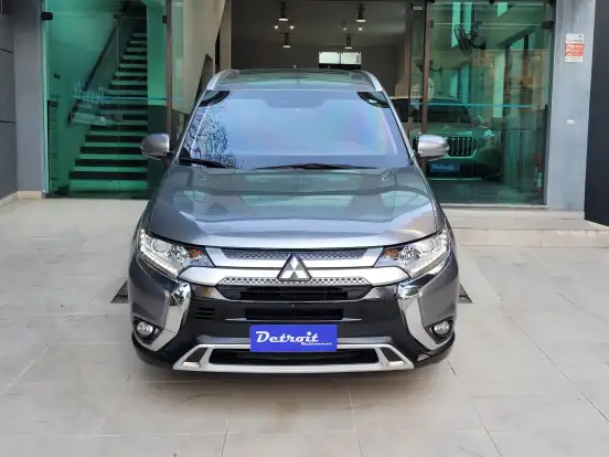 MITSUBISHI-OUTLANDER-2020