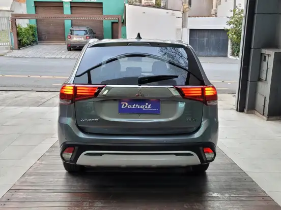 MITSUBISHI-OUTLANDER-2020