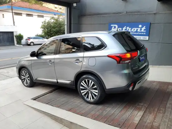 MITSUBISHI-OUTLANDER-2.0 MIVEC GASOLINA HPE AUTOMÁTICO MITSUBISHI-OUTLANDER-2020